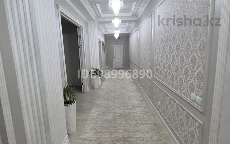 4-комнатная квартира · 143 м² · 9/14 этаж, 17-й мкр, ​17-й микрорайон 6 за 79 млн 〒 в Актау — фото 11