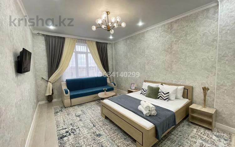 1-комнатная квартира, 50 м², 6 этаж посуточно, Кабанбай батыра 29 за 12 000 〒 в Астане, Есильский р-н — фото 2