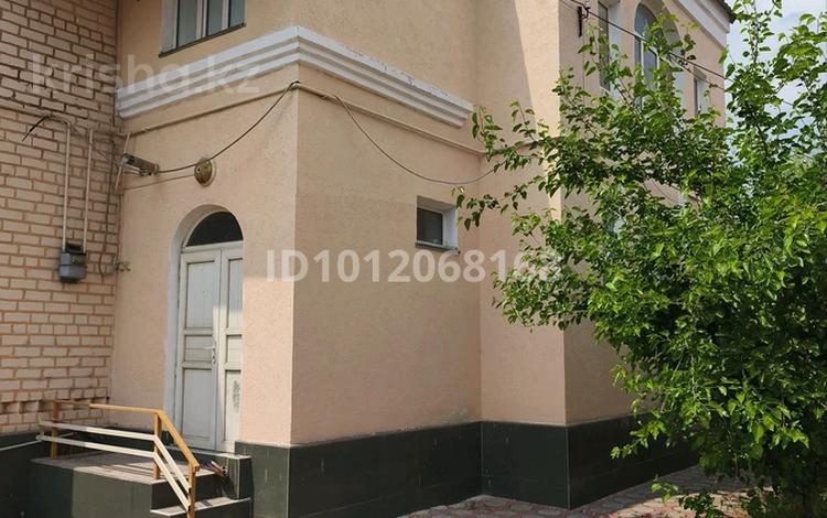 Отдельный дом · 11 комнат · 600 м² · 15 сот., Мкр. Академгородок 66 — Академический угол Ушкан уя за 159 млн ₸ в Шымкенте, Каратауский р-н — фото 2