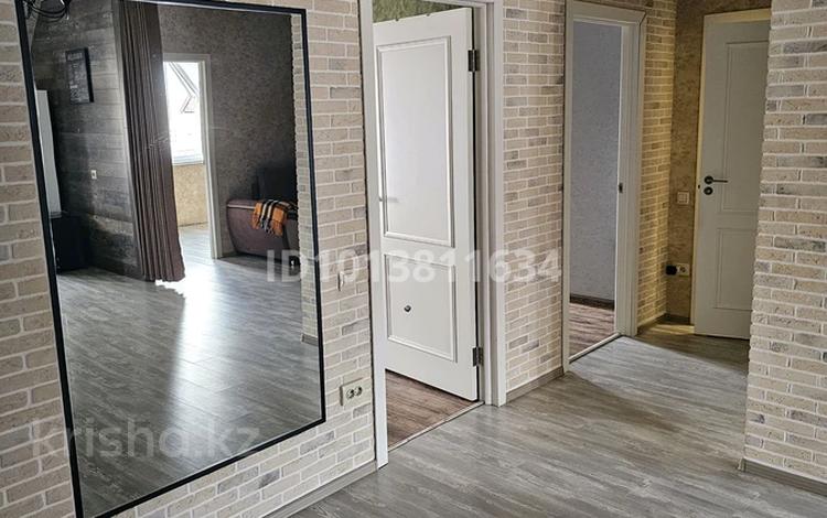 4-бөлмелі пәтер · 85 м² · 10/10 қабат, мкр Аксай-3А — Толe би- Момышулы, бағасы: 300 000 ₸ в Алматы, Ауэзовский р-н — фото 2