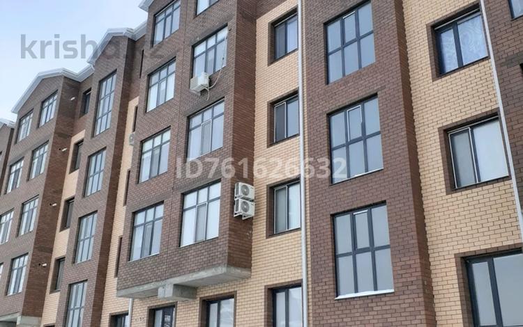 1-комнатная квартира · 40 м² · 1/5 этаж, мкр Нурсая, Ел Орда 9А — Рядом школа Бином, аэропорт за 130 000 ₸ в Атырау — фото 4