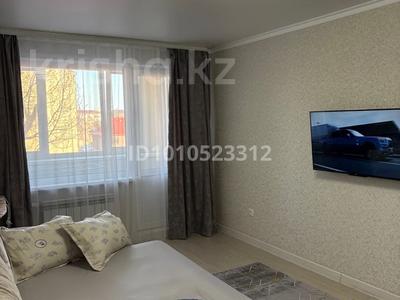 1-бөлмелі пәтер · 45 м² · 4/5 қабат, Мухит 128 — Казииту, бағасы: 9 999 〒 в Уральске, мкр Школьник
