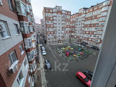 3-комнатная квартира · 90 м² · 5/10 этаж, мкр Нурсая, Таумуш Жумагалиев 15В за 40 млн 〒 в Атырау
