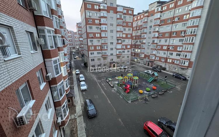 3-комнатная квартира · 90 м² · 5/10 этаж, мкр Нурсая, Таумуш Жумагалиев 15В за 40 млн 〒 в Атырау — фото 2