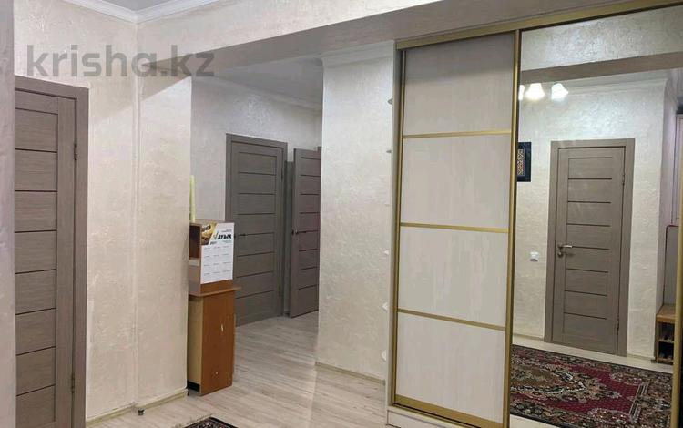 2-бөлмелі пәтер · 75 м² · 5/9 қабат, Старый аэропорт 1У, бағасы: 27 млн ₸ в Кокшетау — фото 2