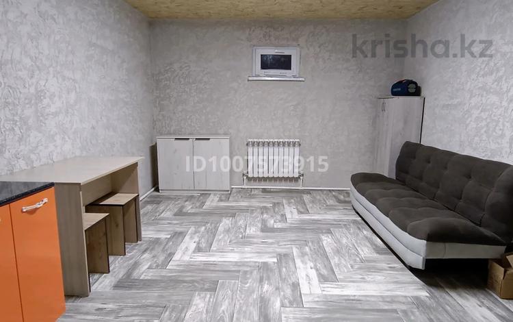 1 комната · 16 м² · 1/1 этаж, Актюбинская за 85 000 〒 в Уральске — фото 2