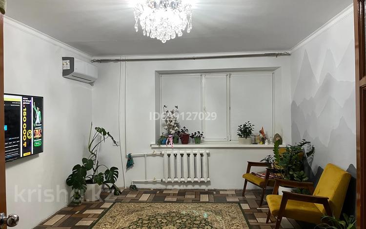 3-комнатная квартира · 63 м² · 9/10 этаж, мкр 11 110 за 22 млн ₸ в Актобе — фото 2