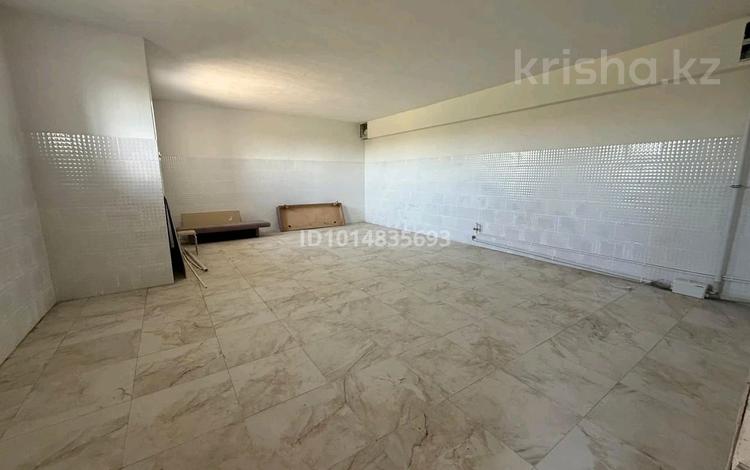 Свободное назначение, офисы, магазины и бутики, салоны красоты · 90 м² за 10 млн ₸ в Актобе, мкр. Алтын орда — фото 2
