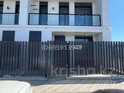 Отдельный дом · 5 комнат · 236 м² · 20 сот., 29-й мкр — Таунхаус за 57 млн 〒 в Актау