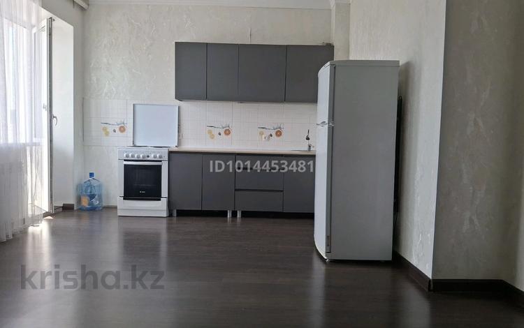 2-комнатная квартира · 64 м² · 9/9 этаж, Темирбека Жургенова 18/2 за 200 000 ₸ в Астане, Сарайшык р-н — фото 8