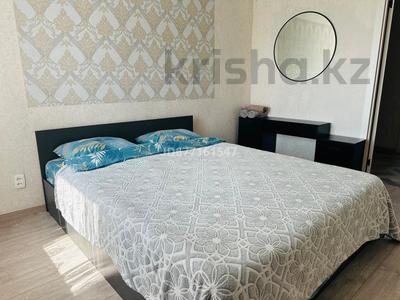 Тәулігіне пәтерлер в Акмолинской обл.: 3-бөлмелі пәтер · 60 м² · 5/5 қабат, Ауэзова, бағасы: 25 000 〒 3-бөлмелі пәтер · 60 м² · 5/5 қабат, Ауэзова, бағасы: 25 000 〒 в Щучинске