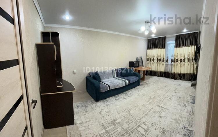 2-комнатная квартира · 44 м² · 5/5 этаж, мкр Юго-Восток, Строителей 29 за 230 000 ₸ в Караганде, Казыбек би р-н — фото 2