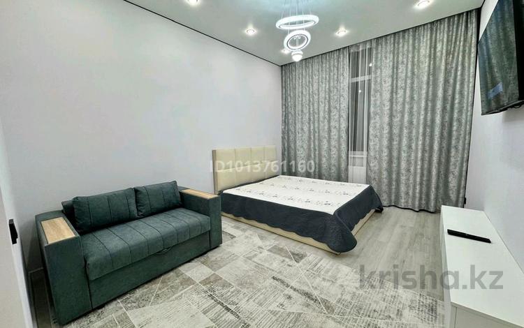 1-комнатная квартира · 55 м² · 9/17 этаж, Туран 52/5 за 15 000 ₸ в Астане, Нура р-н — фото 2