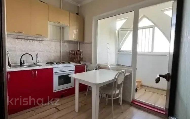 3-бөлмелі пәтер · 70 м² · 8/9 қабат, мкр Аксай-4, бағасы: 42.9 млн ₸ в Алматы, Ауэзовский р-н — фото 2