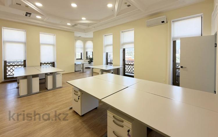 Кеңселер, кабинеттер және жұмыс орындары · 378 м², бағасы: ~ 16.5 млн ₸ в Алматы — фото 18