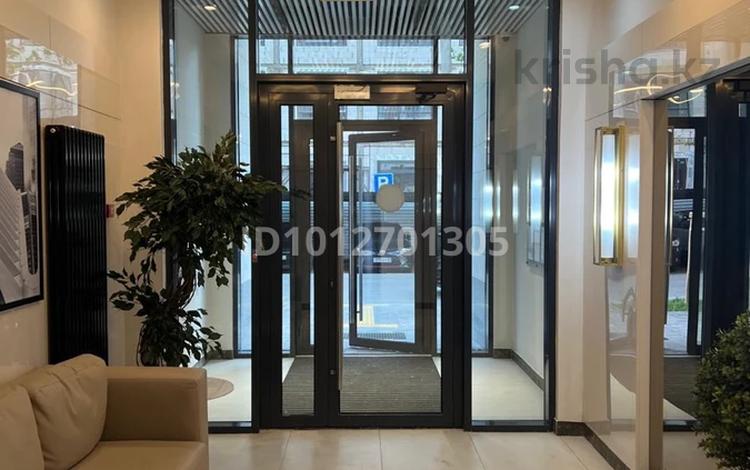 2-комнатная квартира · 57 м² · 3/9 этаж, мкр Нурсая, Абылхаир хана 69 — Пересечение улицы Габдиева за 50 млн ₸ в Атырау — фото 2