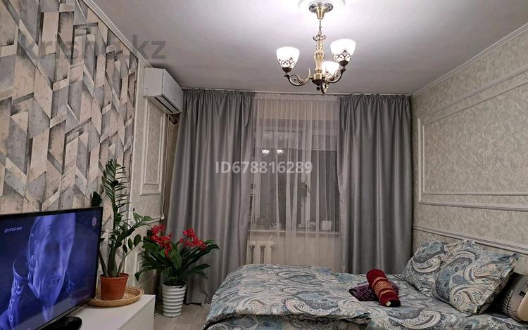 1-бөлмелі пәтер, 50 м², 2/4 қабат тәулігіне, Айбергенова 10 — Республики, бағасы: 12 000 〒 в Шымкенте — фото 10