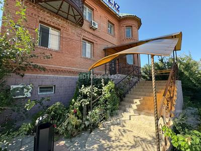 Свободное назначение, офисы, магазины и бутики, бани, гостиницы и зоны отдыха, фитнес и спорт, медцентры и аптеки, образование, развлечения, конференц-залы, кабинеты и рабочие места · 420 м² за 2.3 млн 〒 в Атырау