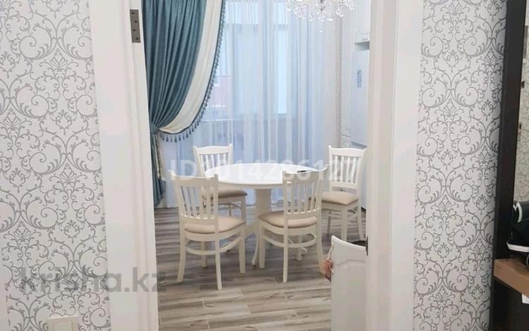 2-комнатная квартира · 80 м² · 5/7 этаж, Нурсултана Назарбаева 233/3 — Памятник М.Маметова за 300 000 ₸ в Уральске — фото 2