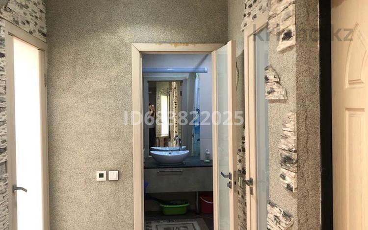 2-бөлмелі пәтер, 70 м², 16/18 қабат ай сайын, Брусиловского 159, бағасы: 280 000 〒 в Алматы, Алмалинский р-н — фото 2