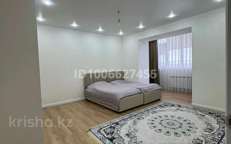 3-бөлмелі пәтер · 121 м² · 6/9 қабат, мкр. Алтын орда, Алтын орда — Возле Қалам, апорт, бағасы: 60 млн ₸ в Актобе — фото 8