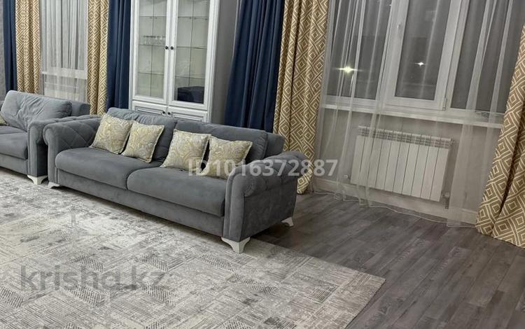 4-комнатная квартира · 174 м² · 2/4 этаж, Кабанбай батыра 7/2 за 650 000 ₸ в Астане, Нура р-н — фото 2