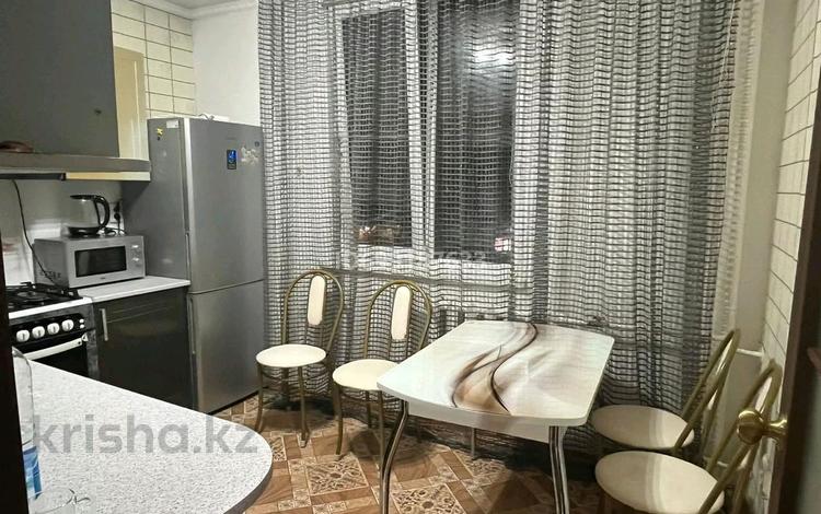 3-бөлмелі пәтер · 74 м² · 2/9 қабат · ай сайын, 4 микрорайон 9, бағасы: 250 000 〒 в Аксае — фото 2