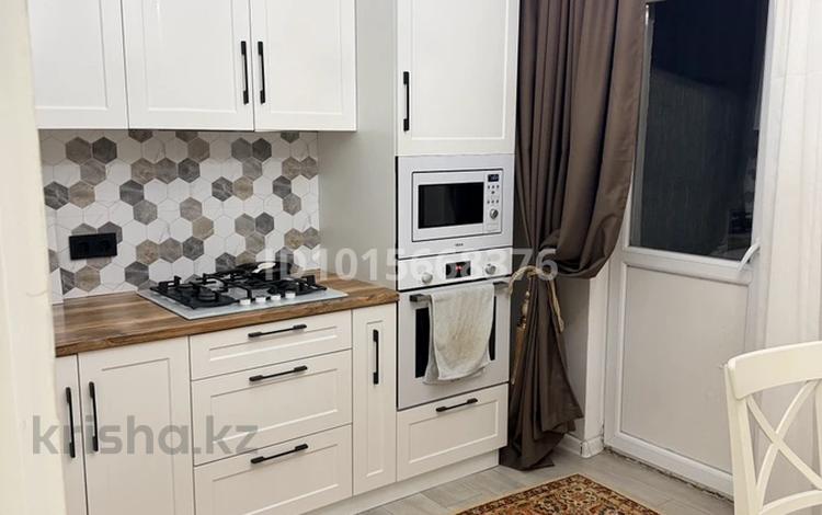 2-бөлмелі пәтер · 69 м² · 7/9 қабат, Шұғыла ш/а. 340/4,11 корпус, бағасы: 400 000 ₸ в Алматы, Наурызбайский р-н — фото 2