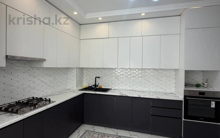 4-комнатная квартира · 110 м² · 3/5 этаж, 20-й мкр 26/1 за 37.5 млн ₸ в Актау — фото 2