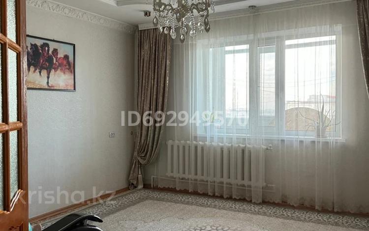 4-комнатная квартира, 80 м², 5/5 этаж, Асылбекова 93 за 25 млн 〒 в Жезказгане — фото 2