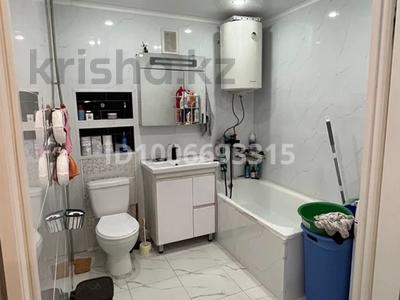 4-комнатная квартира · 100 м² · 4/5 этаж, 6 микр 23 — Базар, школа, аптека за 400 000 ₸ в Жанатасе