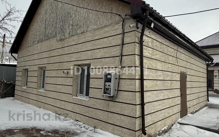 Отдельный дом · 3 комнаты · 105 м², мкр Фёдоровка — Одежда за 200 000 〒 в Караганде, Казыбек би р-н — фото 2