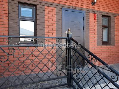Жеке үй · 5 бөлме · 240 м² · 8 жүзд., Алтын орда ш/а., бағасы: 63 млн ₸ в Актобе, мкр. Алтын орда