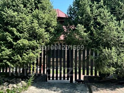 Жер үй мен саяжайлар в Алматы: Жеке үй · 7 бөлме · 217 м², Кастеева 106, бағасы: 1.5 млн 〒 Жеке үй · 7 бөлме · 217 м², Кастеева 106, бағасы: 1.5 млн 〒 в Алматы, Медеуский р-н