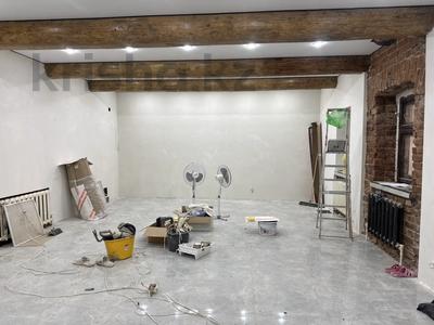 Свободное назначение, офисы, магазины и бутики, общепит, салоны красоты, медцентры и аптеки, образование · 50 м² за 300 000 〒 в Уральске