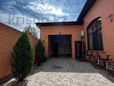 Жер үй мен саяжайлар в Костанайской обл.: Жеке үй · 5 бөлме · 260 м² · 5 сот., Аль-фараби, бағасы: 250 млн 〒 Жеке үй · 5 бөлме · 260 м² · 5 сот., Аль-фараби, бағасы: 250 млн 〒 в Костанае