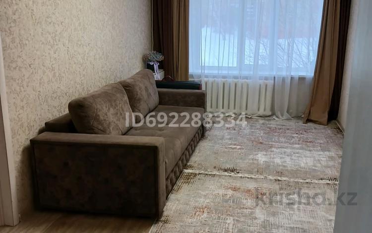 3-комнатная квартира, 60 м², 1/5 этаж, 3 мкр 5 за 14 млн 〒 в Лисаковске — фото 2