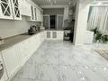 5-бөлмелі пәтер · 240 м² · 5/9 қабат, 17-й мкр 44 — Ближе к дорогу, бағасы: 110 млн ₸ в Актау — фото 3