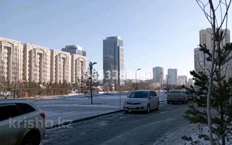 Офисы, магазины и бутики, склады · 42 м² за 19.5 млн ₸ в Астане, Есильский р-н — фото 2