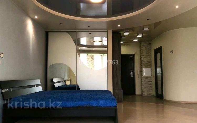 1-комнатная квартира · 50 м² · 10/10 этаж, Тополёвая 16/1 — Ипподромская-Военная за 300 000 〒 в Новосибирске — фото 2
