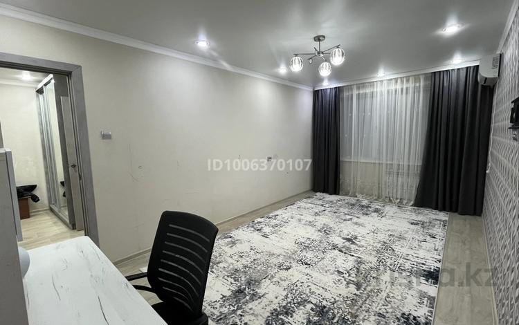 2-бөлмелі пәтер · 54.7 м² · 3/5 қабат, мкр Строитель 40 — Ресторан Дублин, бағасы: 23 млн ₸ в Уральске — фото 2