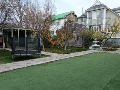 Жеке үй · 6 бөлме · 350 м² · 9 сот., Айтики би 83 — Крупская, бағасы: 1.3 млн 〒 в Атырау