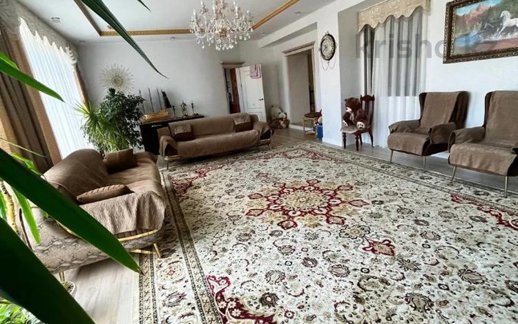 4-комнатная квартира · 196.5 м² · 1/3 этаж, Победы 32А за 58 млн 〒 в Костанае — фото 2