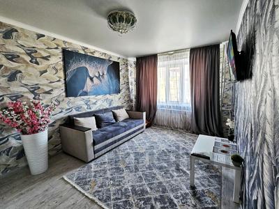 3-бөлмелі пәтер, 80 м², 3/5 қабат тәулігіне, Муратбаева 20, бағасы: 14 000 〒 в 