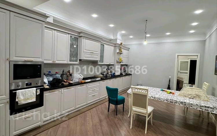 3-комнатная квартира · 200 м² · 8/9 этаж, 17-й мкр 29 — Bs за 71 млн 〒 в Актау — фото 2
