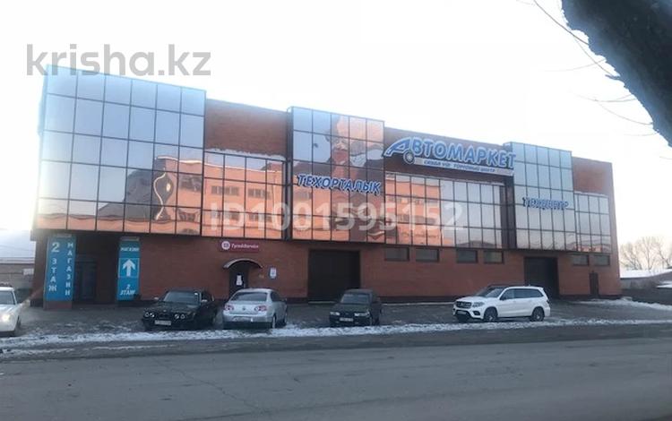 Офисы, магазины и бутики, кабинеты и рабочие места · 280 м² за 450 000 〒 в Петропавловске — фото 2