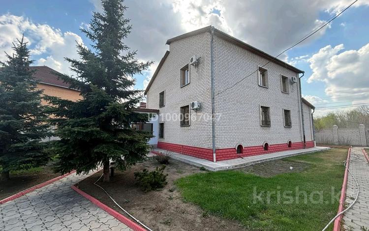Отдельный дом · 6 комнат · 350 м² · 12 сот., Панель-центр 22 — Напротив главного корпуса Каргу юго-восток за 1.6 млн ₸ в Караганде, Казыбек би р-н — фото 2