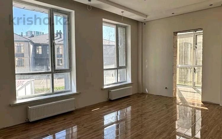 3-бөлмелі пәтер · 100 м² · 2/10 қабат, Жошы хана 7/2, бағасы: 74 млн ₸ в Астане, Есильский р-н — фото 2
