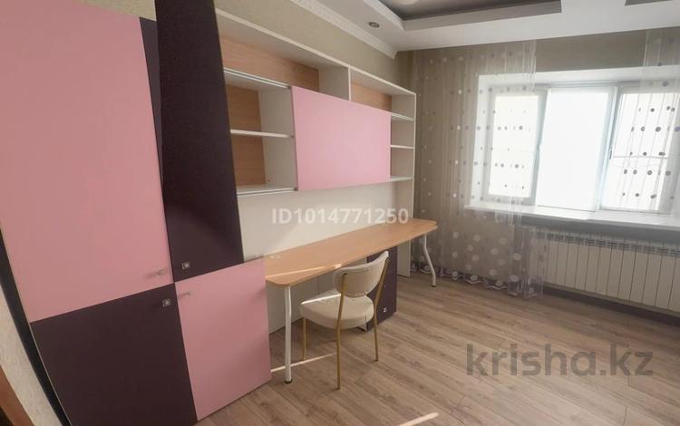 3-комнатная квартира · 110 м² · 8/10 этаж, мкр. Алтын орда, Молдагуловой А. 60/1 — ОблГаи за 300 000 ₸ в Актобе — фото 2