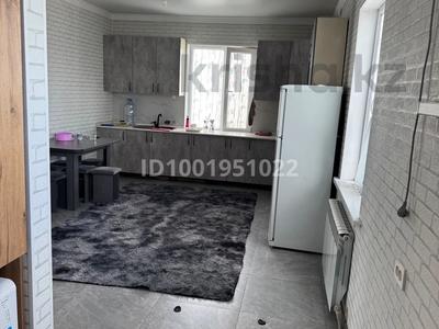 Пәтерлер в Алматы: 2-бөлмелі пәтер · 64 м² · 2/2 қабат, мкр Кемел (Первомайское) 20в, бағасы: 180 000 〒 2-бөлмелі пәтер · 64 м² · 2/2 қабат, мкр Кемел (Первомайское) 20в, бағасы: 180 000 〒 в Алматы, Жетысуский р-н